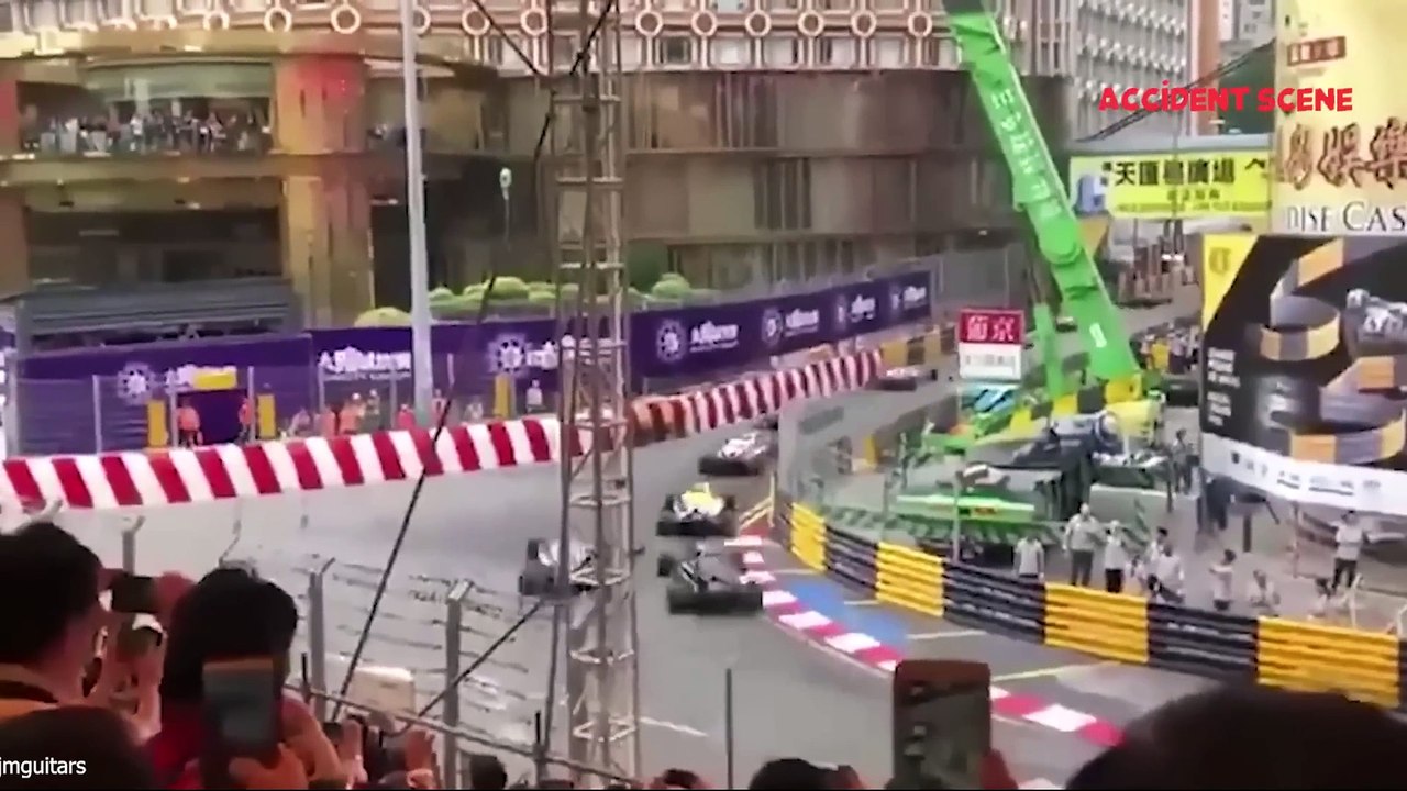 113 Shocking Road Rage and Car Crashes – Idiots In Cars