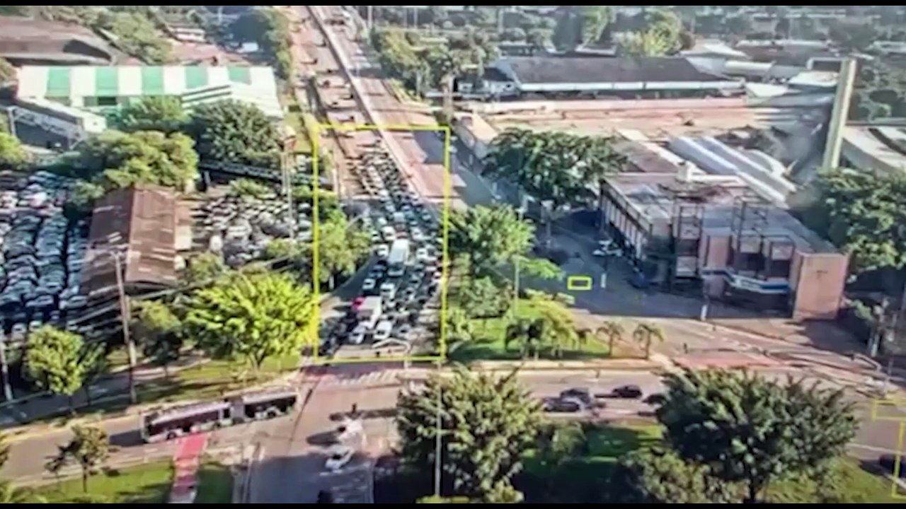 Vídeo mostra queda de avião em São Paulo