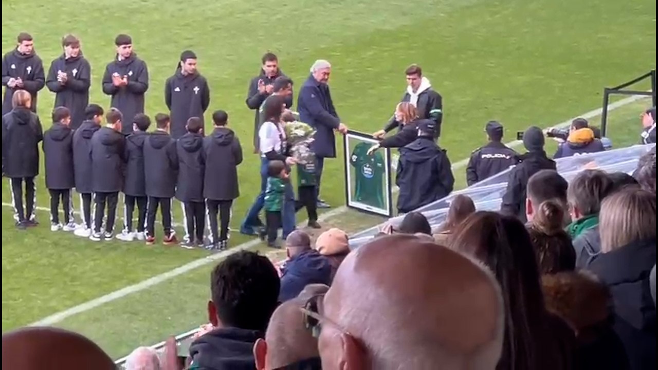 Así fue el homenaje del Racing de Ferrol a Álex López