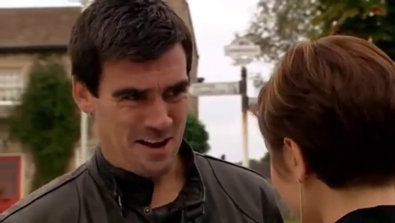 Emmerdale Mia Macey Knees Cain 30th November 2010