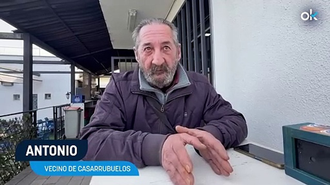 Los vecinos que viven en la calle lamentan que no se priorice a los "sin techo" del propio municipio