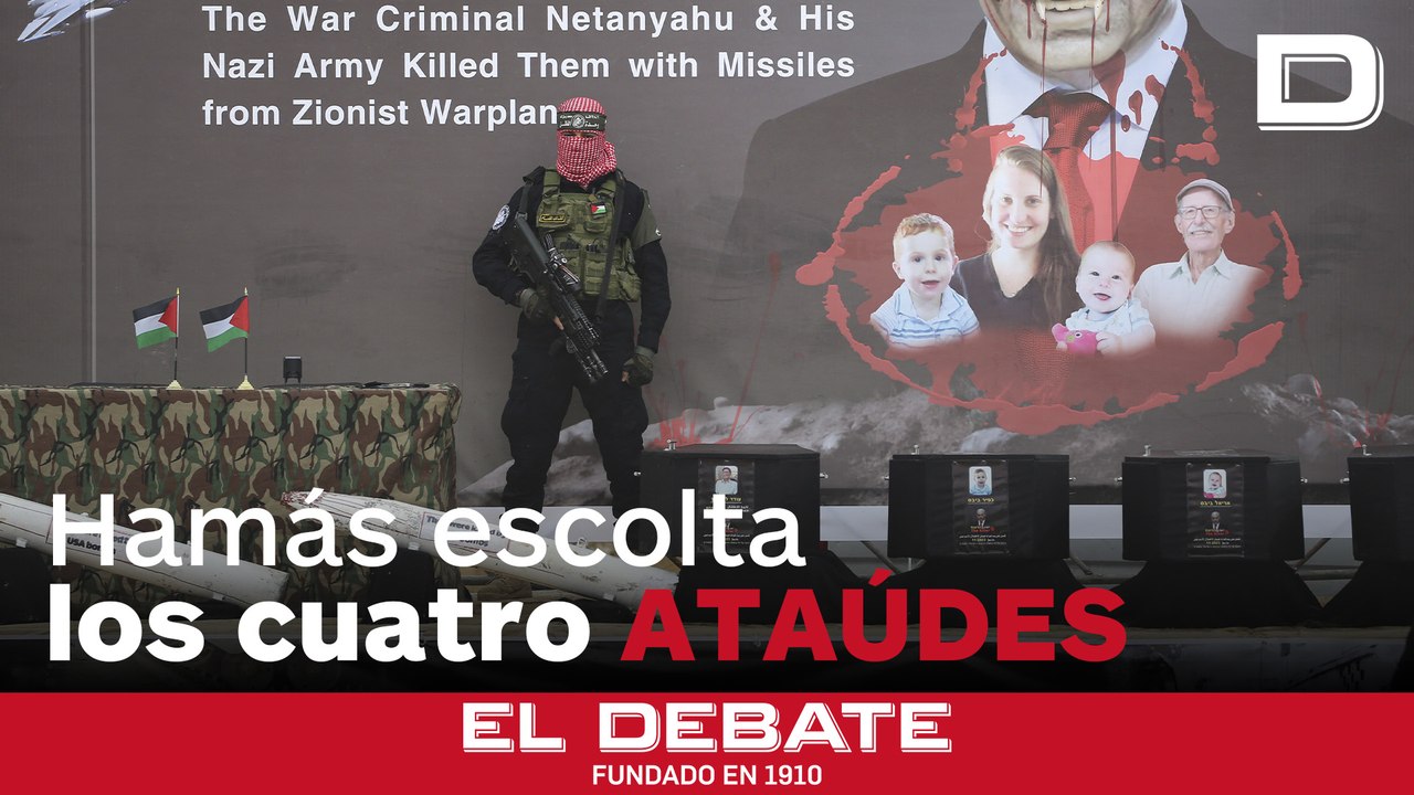 Hamás expone en un dantesco escenario los ataúdes de cuatro rehenes incluidos los niños Ariel y Kfir Bibas