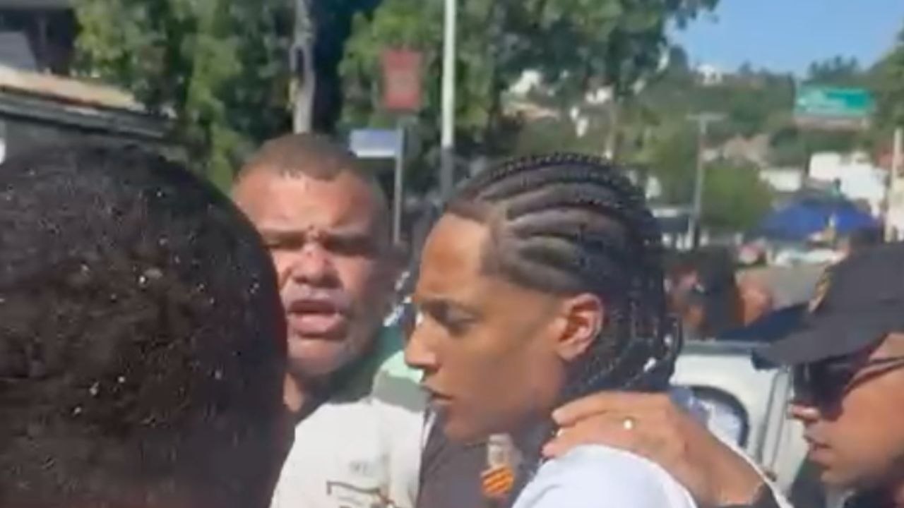 VÍDEO: Cantor Oruam é preso na Barra da Tijuca; motivo ainda não foi divulgado