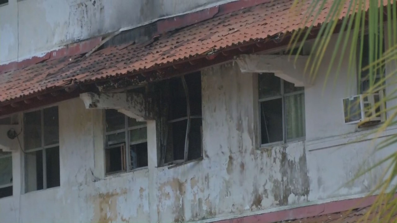 Cuerpo de Bomberos atiende incendio en la sede del SPI de Corozal