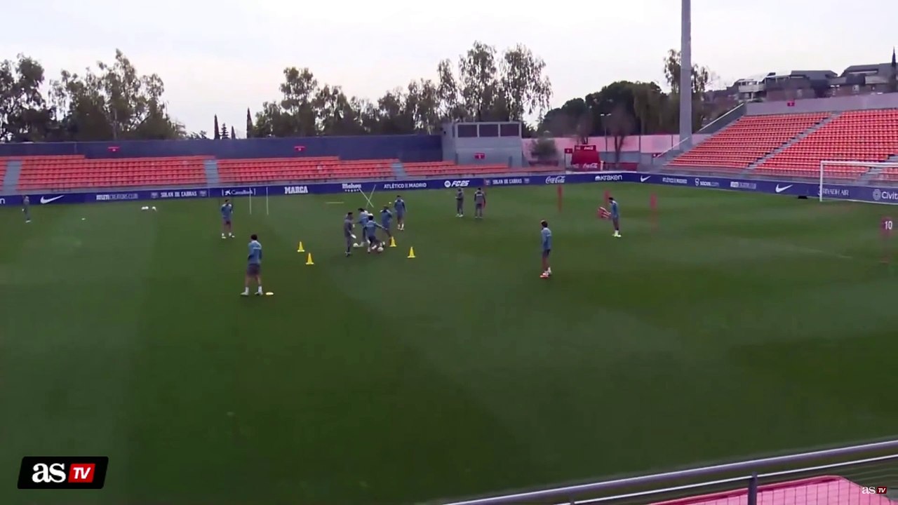 Entrenamiento completo del Atlético de Madrid previo al partido vs Barça