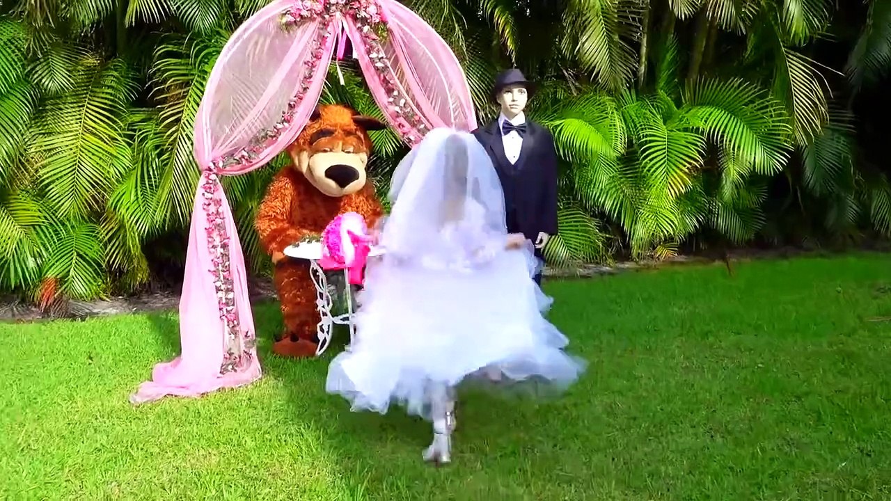 Настя как невеста и принцесса