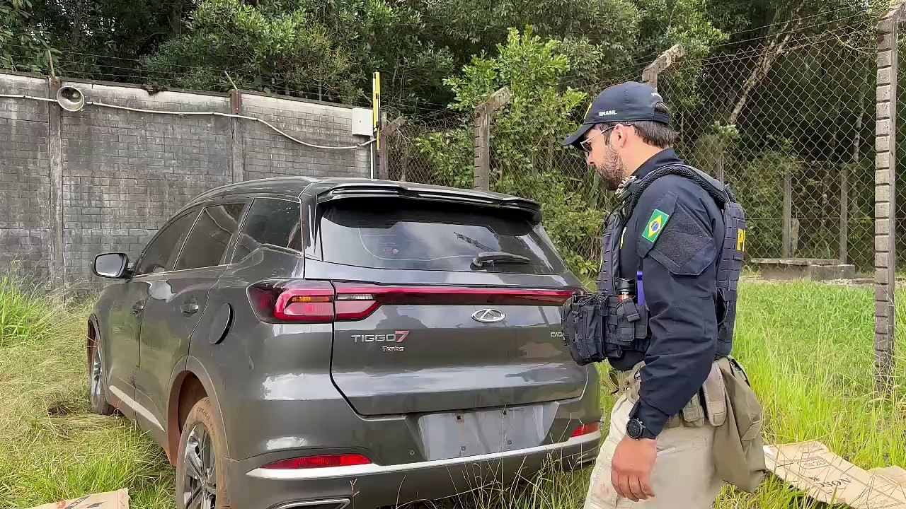 PRF apreende cerca de 30 mil maços de cigarro em Guarapuava