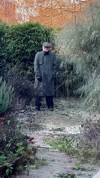 Un homme étrange dans mon Jardin (1)