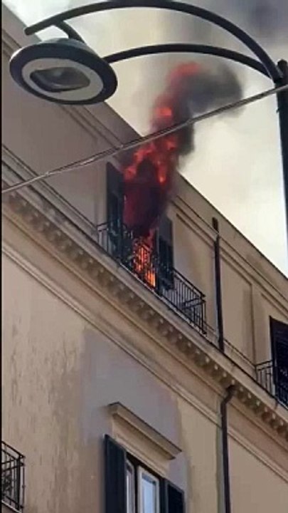 Palermo, devastante incendio nell'appartamento dell'ex sottosegretario Cardinale - Video