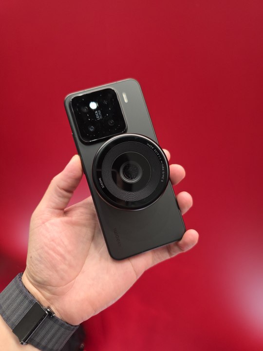 Celular Xiaomi con lente de cámara