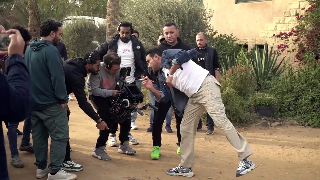 مقطع من كواليس مسلسل الحلانجي لمحمد رجب