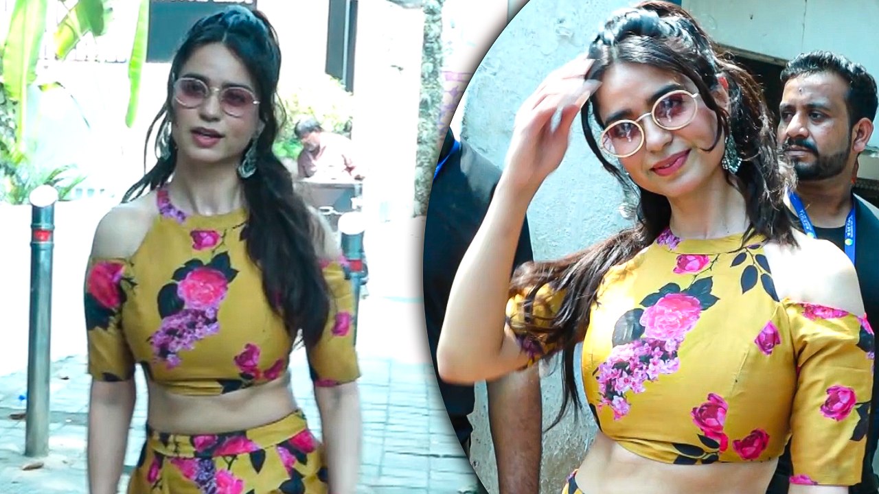 Housefull 5 Girl Soundarya Sharma Gets Clicked Playing HOLI In Her Fabulous Floral Avatar!