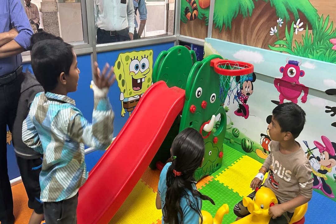VIDEO: बापूनगर ईएसआई हॉस्पिटल में नई पहल, बनाया किड्स प्ले एरिया