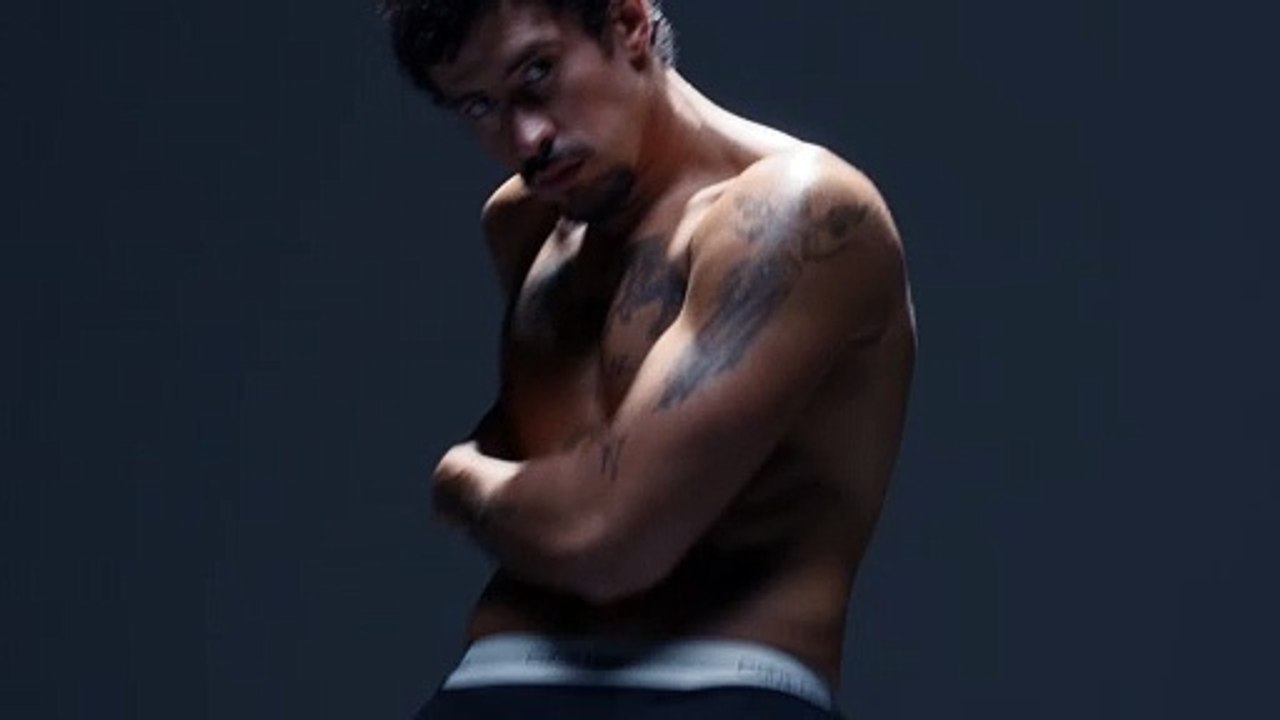 Bad Bunny enciende las redes posando en bóxers