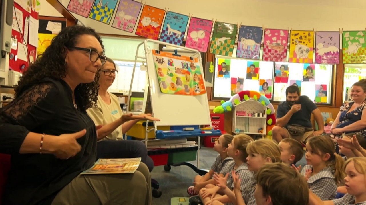 AUSLAN to become part of the NSW school curriculum next year