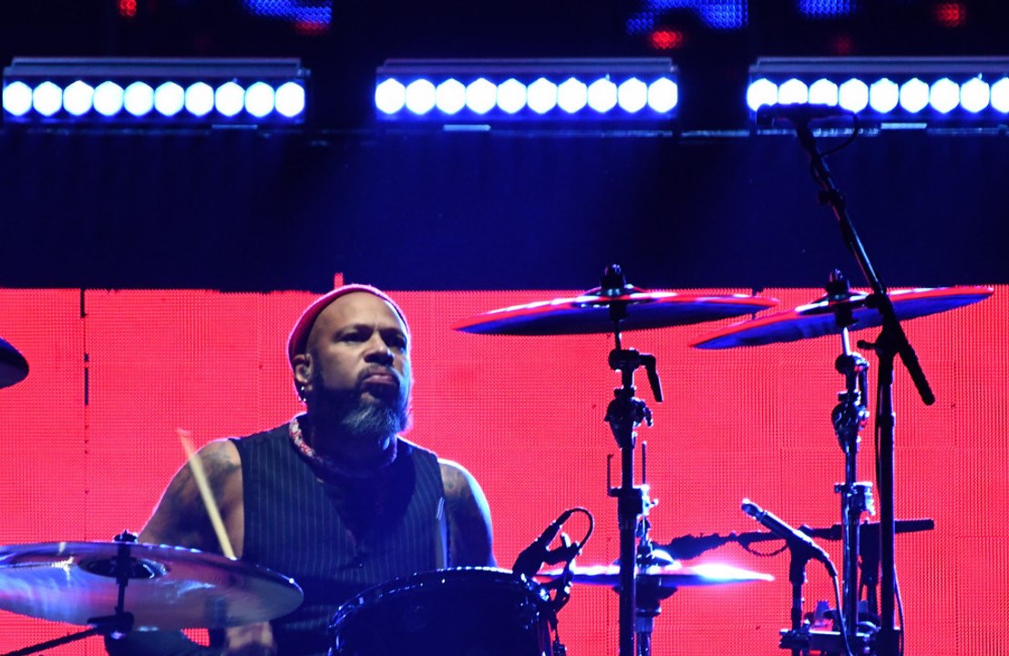 ガンズ・アンド・ローゼズ、ドラマーのフランク・フェラーが脱退