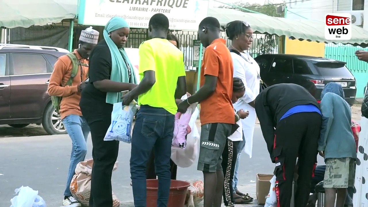 Serigne Mansour offre des Ndogu à l'Ucad...