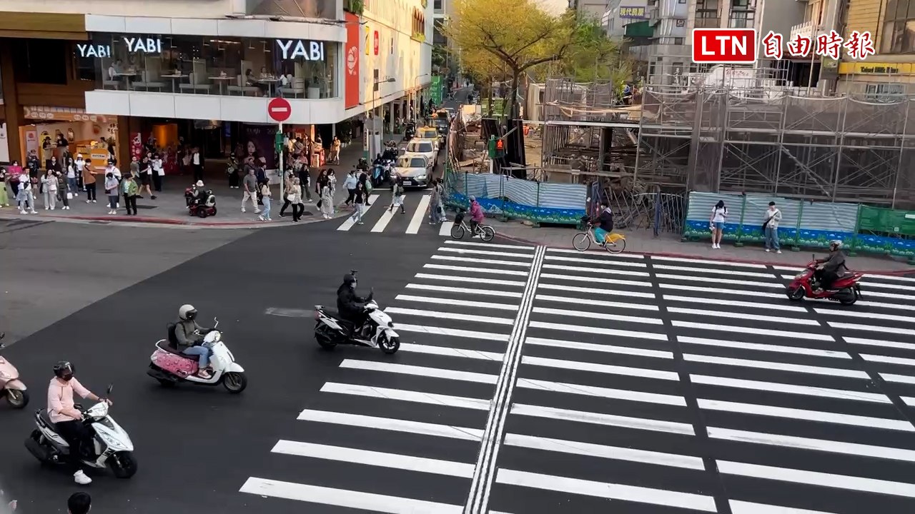 足足20米寬！北捷中山站巨大斑馬線 缺圖示動線混亂人車搶道