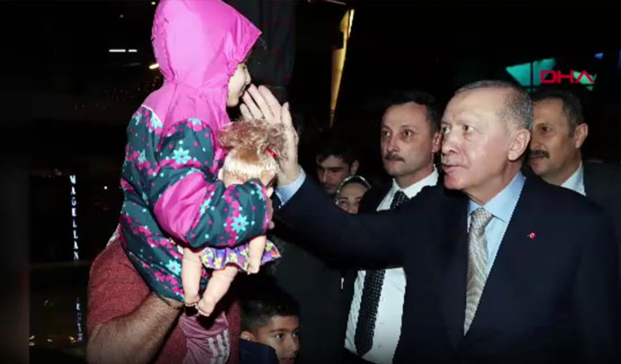 Cumhurbaşkanı Erdoğan, gençlerle kafede bir araya geldi