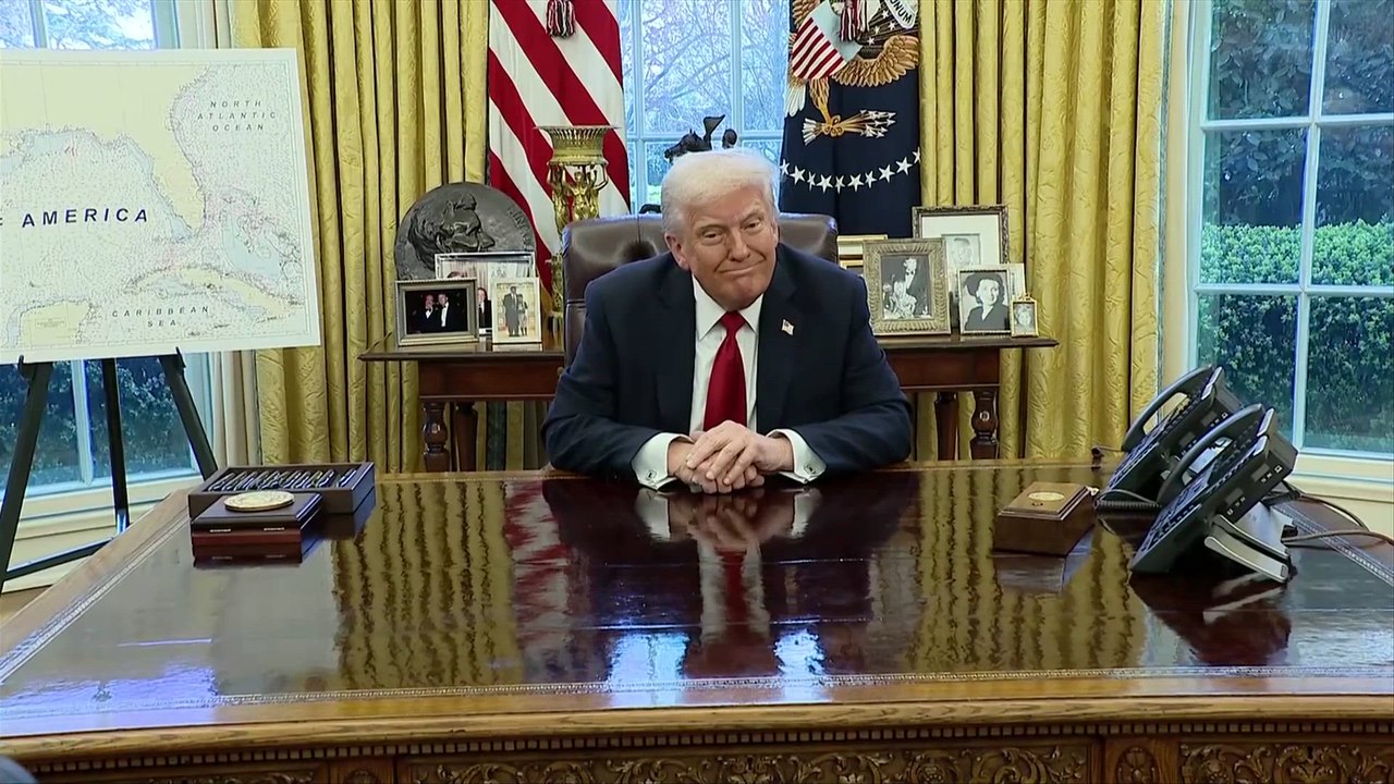 Trump, ratcheting up trade war, presses ahead with auto tariffs