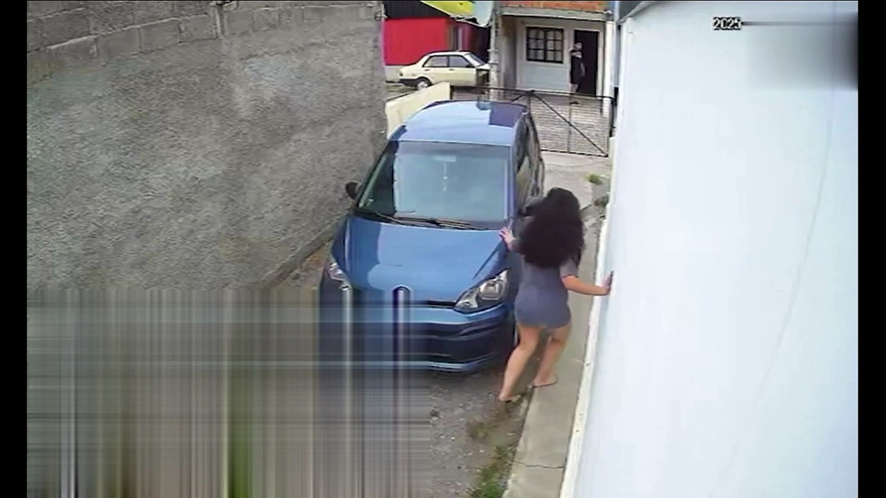 Video impactante: un hombre intentó matar a golpes a su exnovia en Río Gallegos