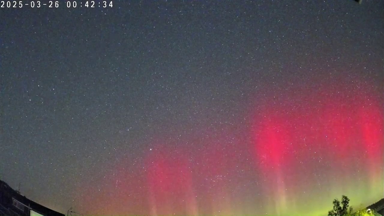 Yorkshire Man Captures Stunning Aurora Borealis 🌌