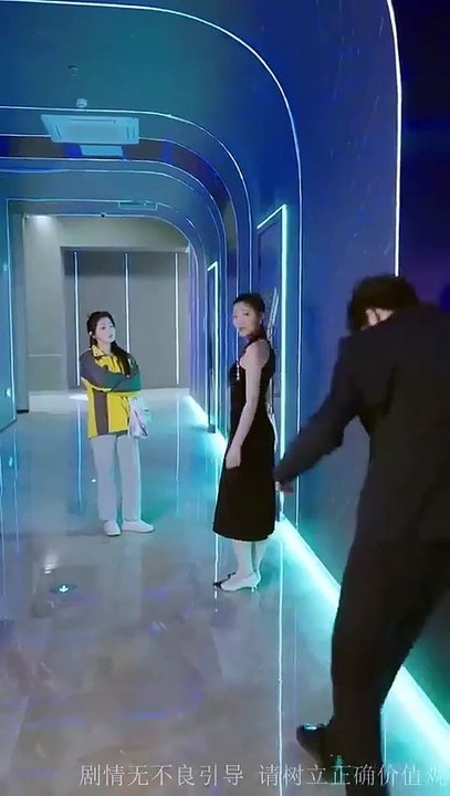 After a passionate night, she hid her pregnancy and ran away, making the CEO search for five years - MiniCine