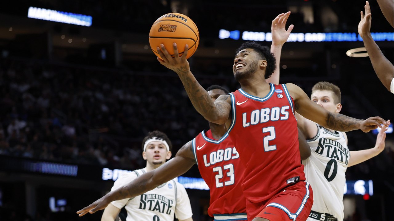 Donovan Dent Transfers to UCLA, RJ Lewis Enters Portal