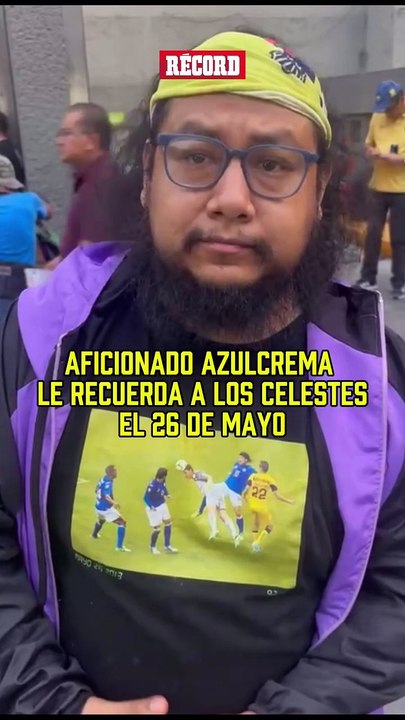 “NUNCA LO VAN A SUPERAR”  Este aficionado trajo esta playera del 26 de Mayo para dejarle claro a los aficionados cementeros, quién es papá.