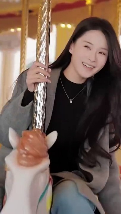 Everyone said He Lin, the young master of the Jing circle, was untouchable and beyond reach, yet that night, he became infatuated with the 18-year-old girl. From then on, she became the center of his world. "Meeting you used up all my luck." #SweetRomance