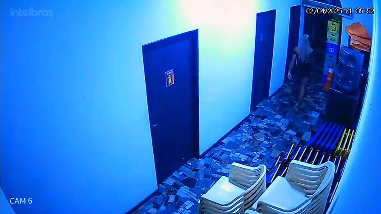 Mulher flagrada invadindo bar na no Jaraguá