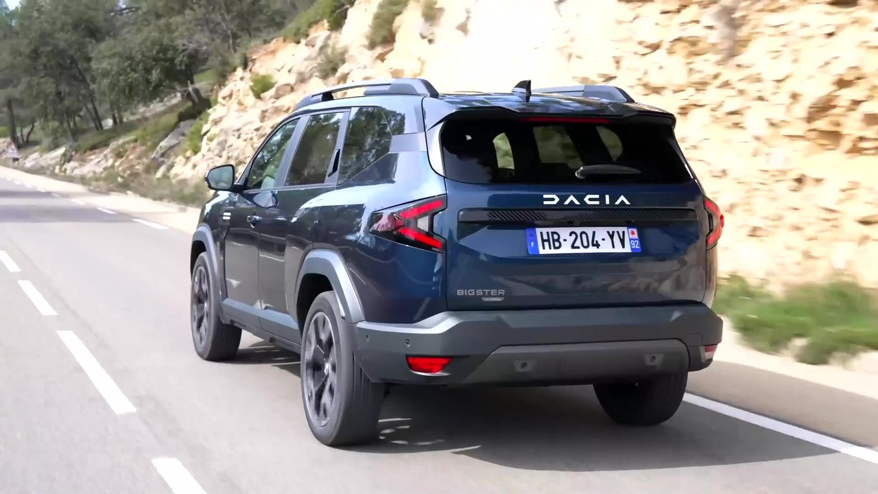Dacia Bigster Hybrid Driving Video