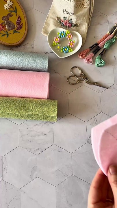 Tutoriel de broderie DIY œufs de Pâques en feutrine