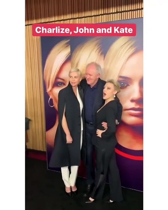 تشارليز ثيرون تتبنّى أكثر الصيحات جدّية على السجادة الحمراء