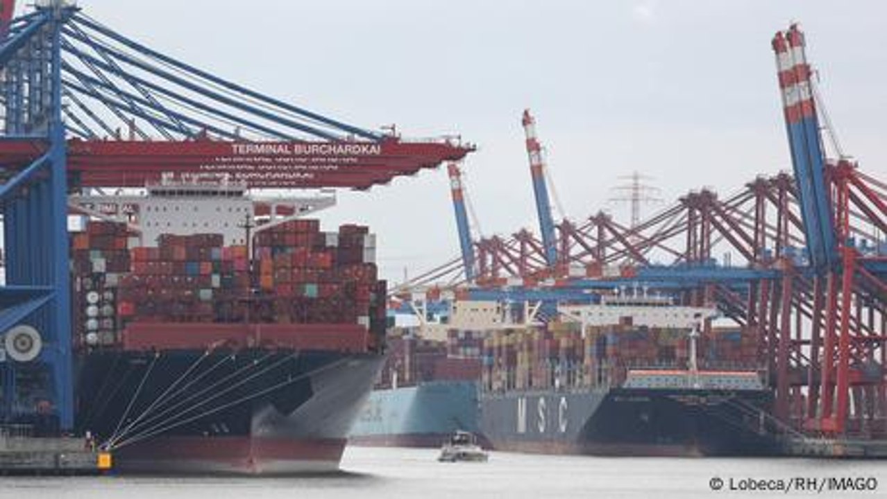 EU considers response to Trump trade tariffs