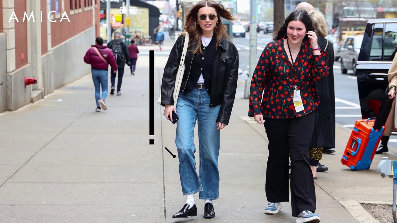 Come abbinare i calzini bianchi secondo Aimee Lou Wood