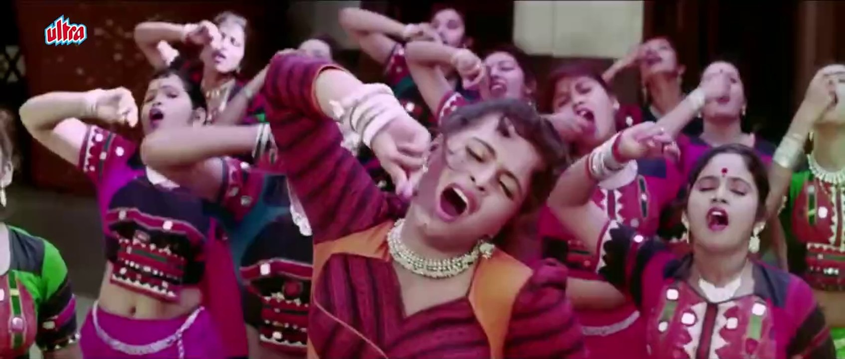 Angana Mein Baba Duaare Pe Maa | Govinda 90s Song 4K | Kumar Sanu, Sadhana Sargam | Aankhen Song