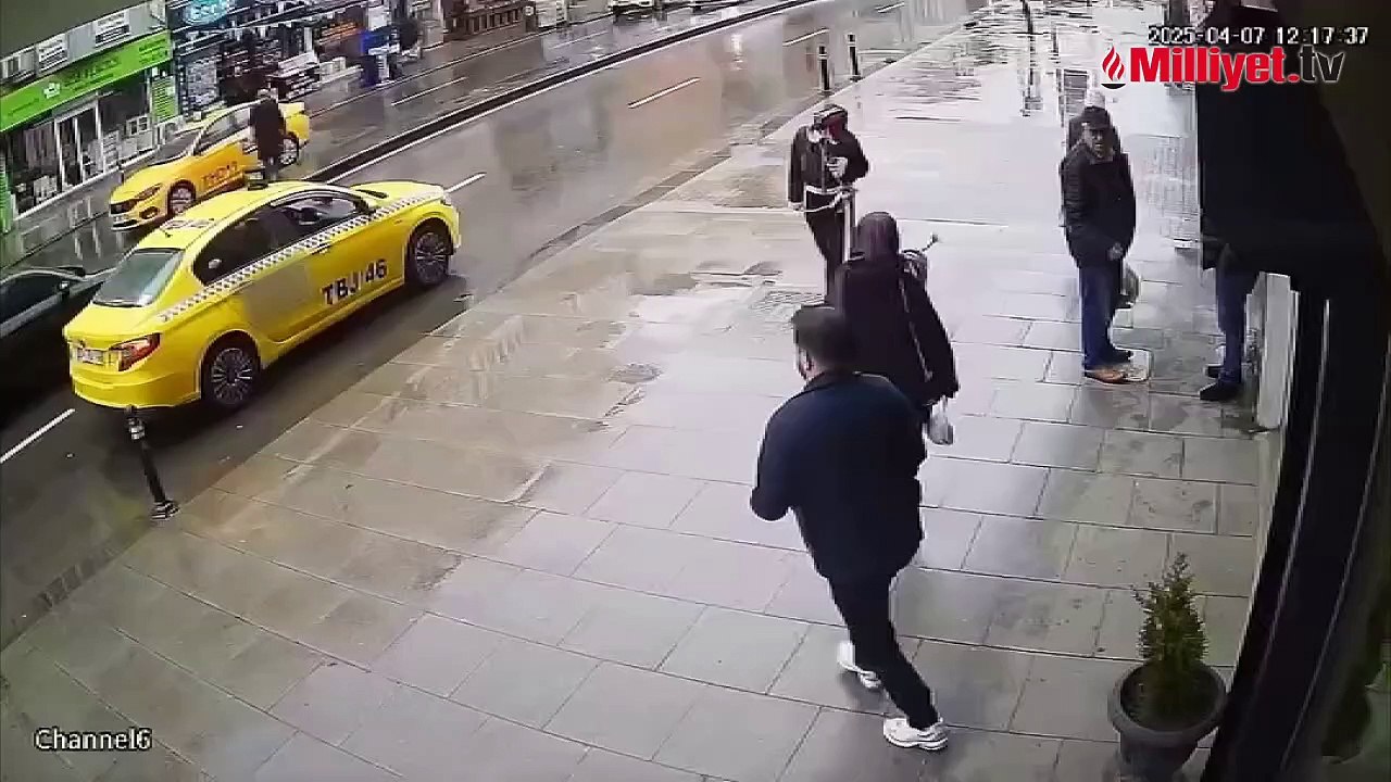 Kadir Ezildi taksiye binerken olanlar oldu! 'İlk defa yıkılmıyoruz'
