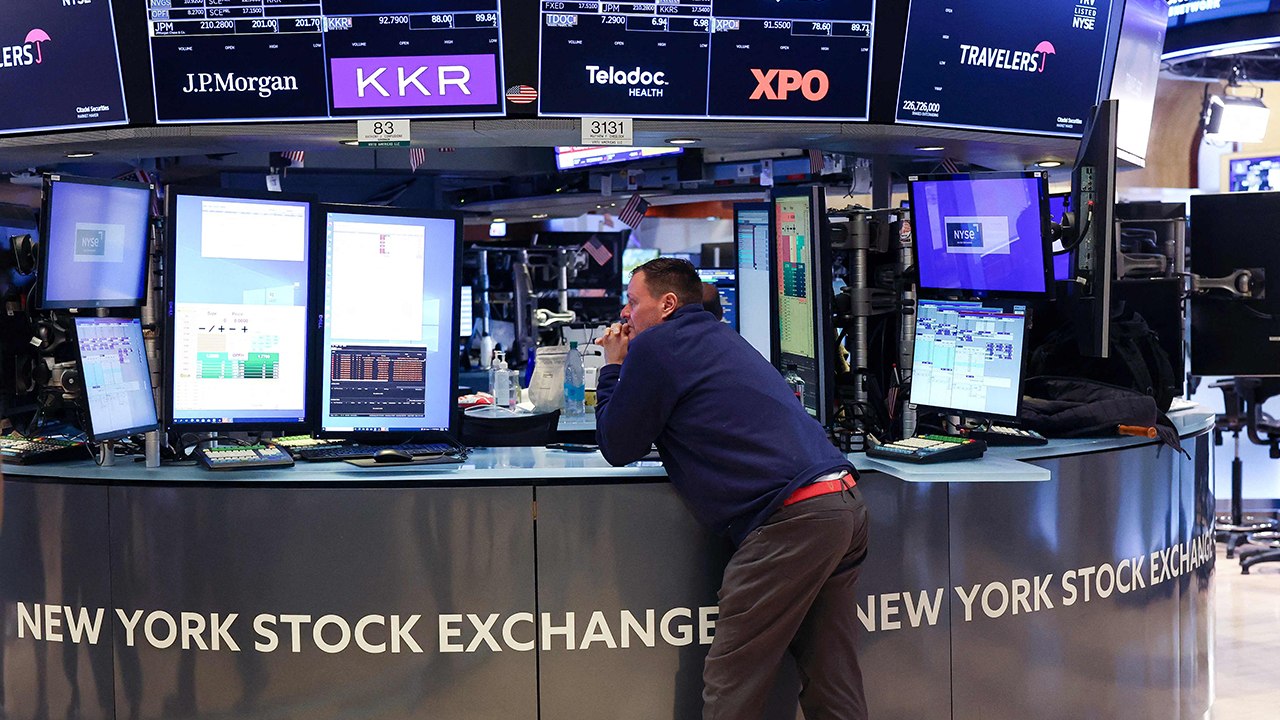 뉴욕 증시 개장 뒤 3대 지수 일제히 3∼4%대 급등세 / YTN