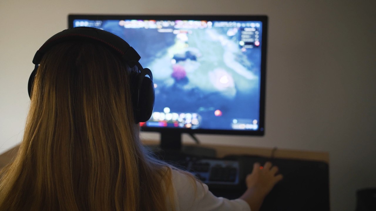 Gaming: Do children spend too much time gaming? Tips for monitoring screentime and safety