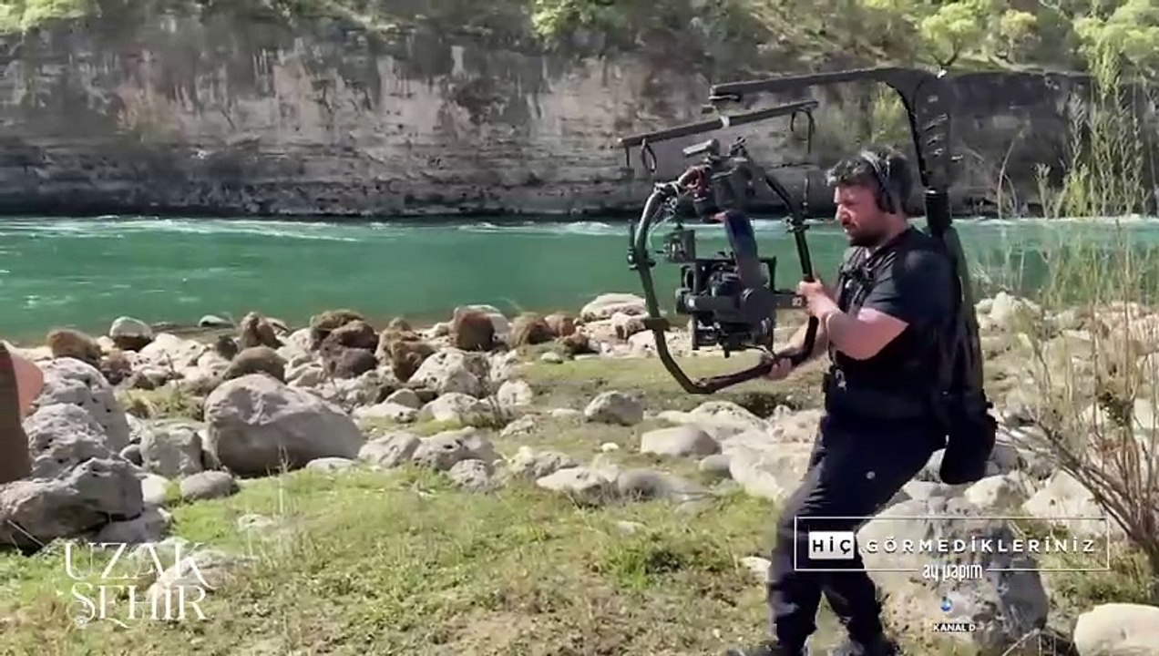 Uzak Şehir'in çok konuşulan kamera arkası görüntüleri! Ozan Akbaba'ya övgü dolu sözler