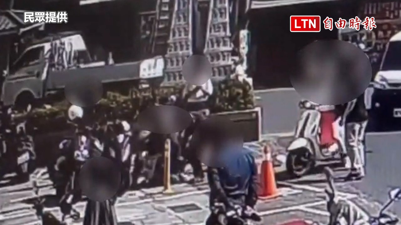 高雄「討錢姐」出沒殯儀館 討不到錢變打架衝突（民眾提供）