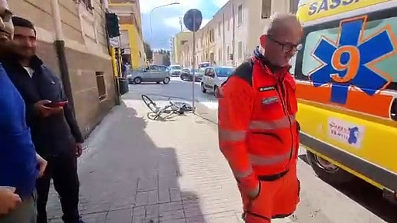 Ciclista travolto da un'auto a Sassari