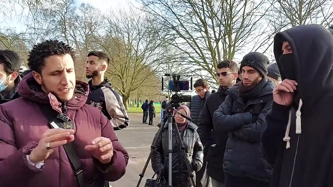speakers corner - How can God hold me accountable when He created me as a Christian_ Shamsi with a visitor _ كيف يحاسبني الله وقد خلقني نصرانيا؟ شمسي مع زائر