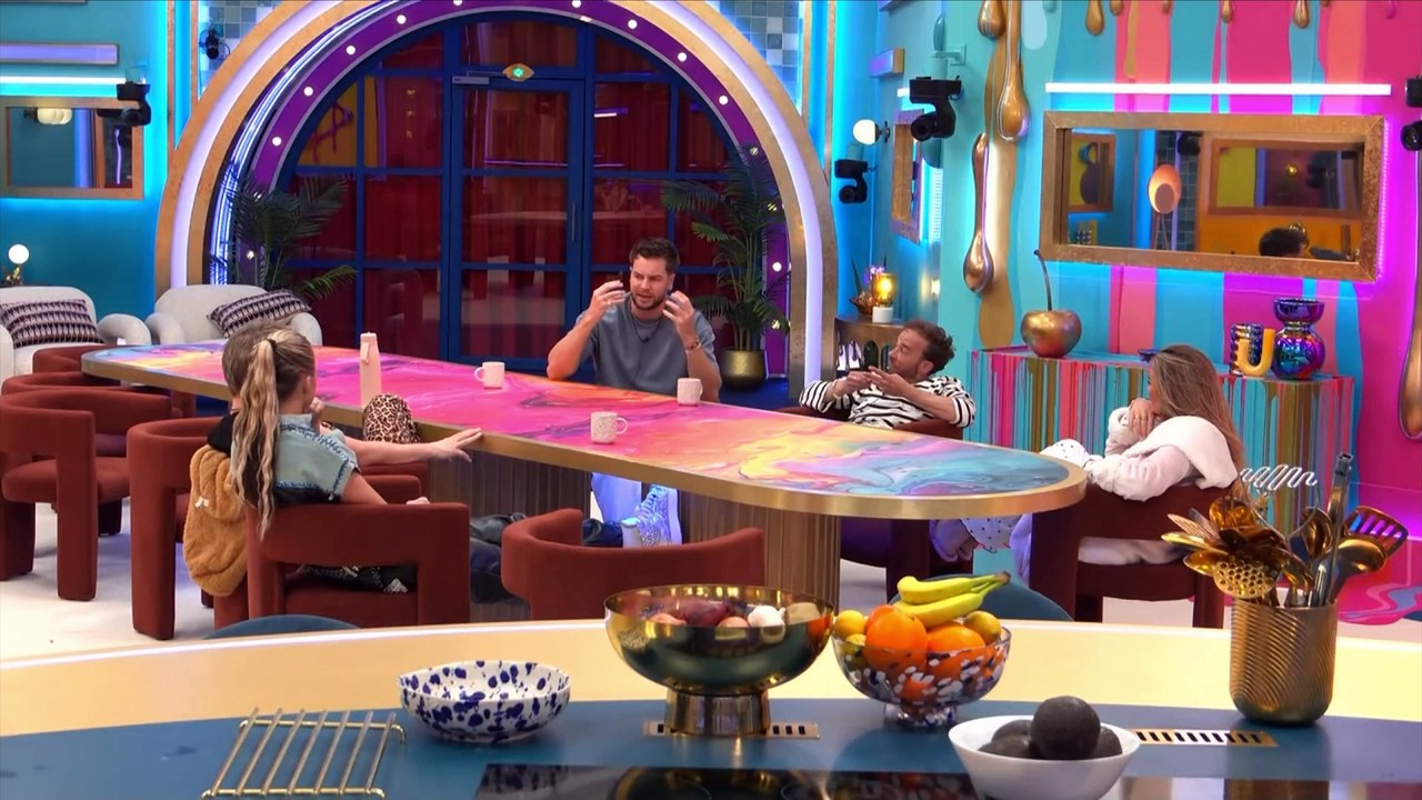 Celeb BB Cllip Tuesday 15th April(2 of 2) from the 11pm to 2am live feed.