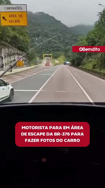 Motorista para em área de escape da BR-376 para fazer fotos do carro