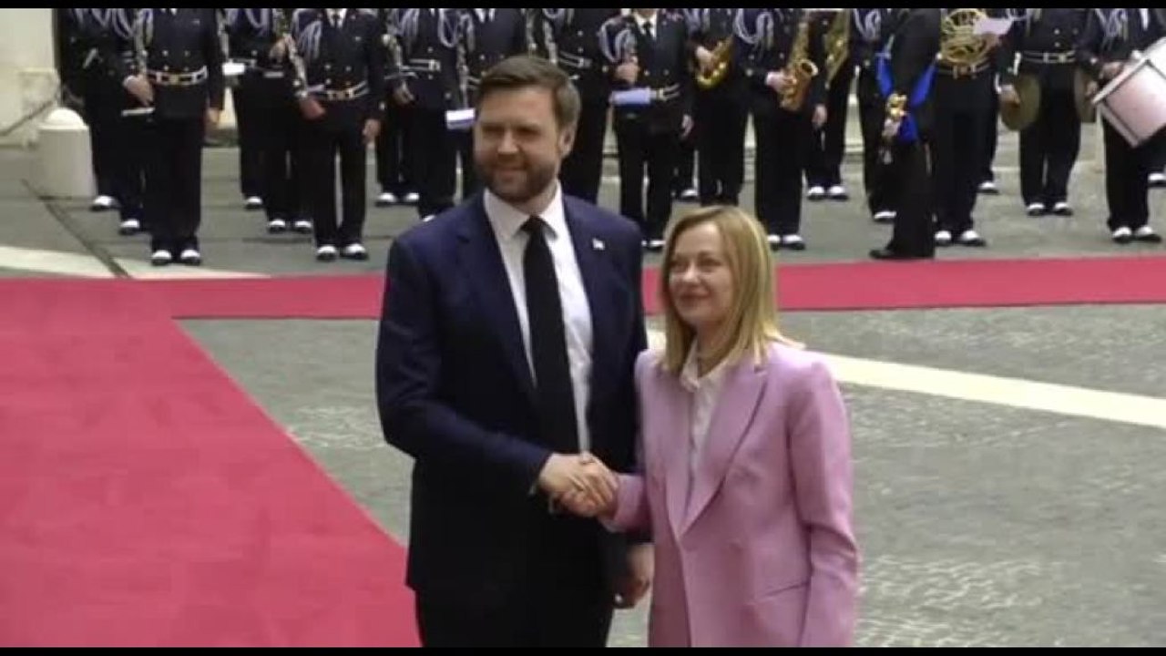 J.D. Vance accolto da Giorgia Meloni a Palazzo Chigi