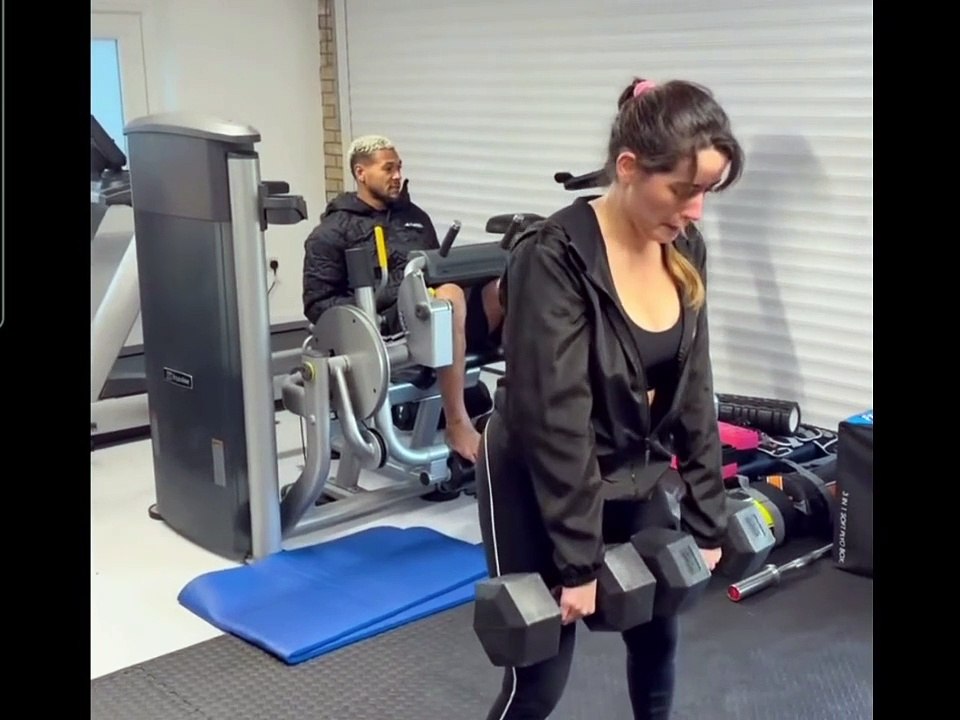 Joelinton & wife Thays Gondim put in the hard work 🏋️