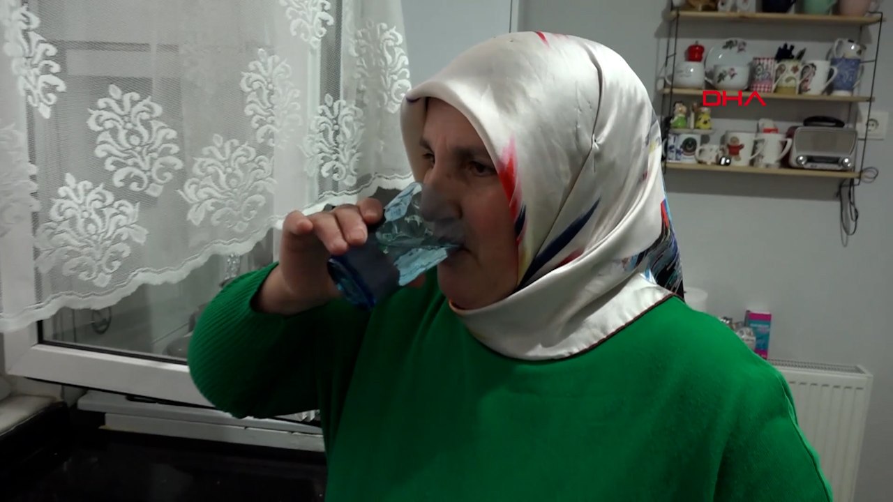 30 yıldır nisan yağmurunu şifa niyetine içiyor