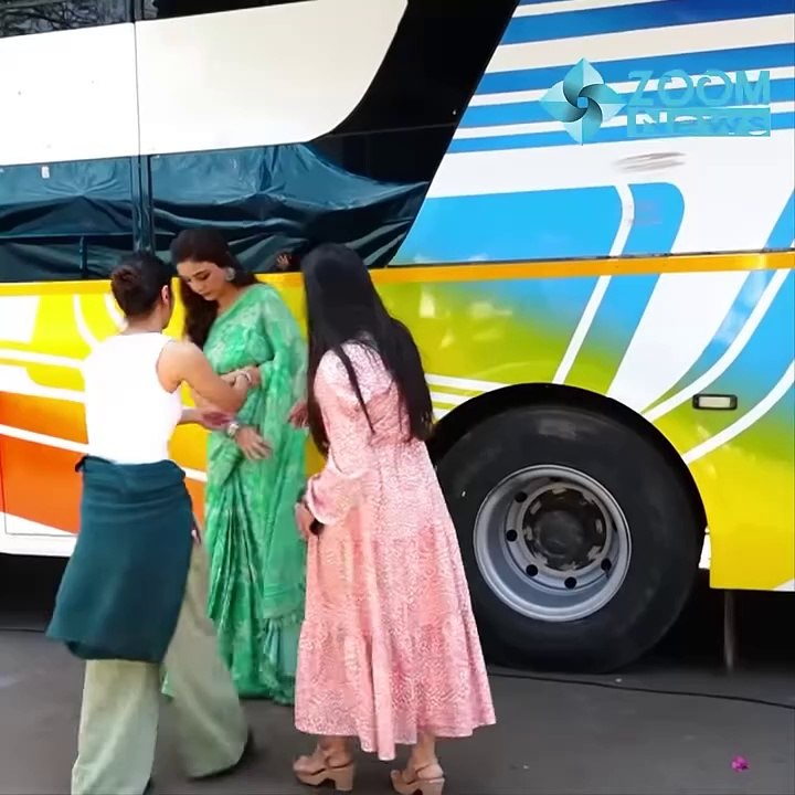 Actress Hot Navel in Saree